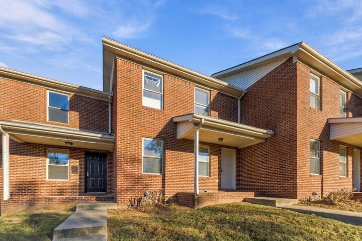 Property Photo:  502 Tecumseh Trail E  KY 40383 