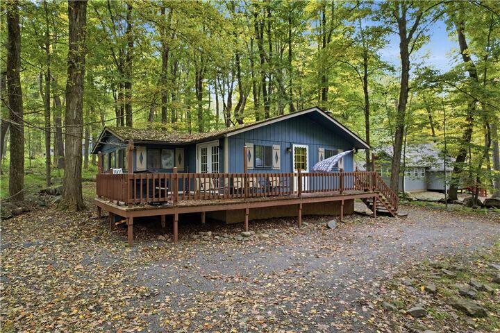 Property Photo: 1513 Locust Lane PA 18347