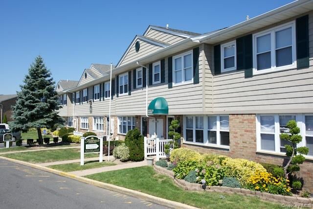 Property Photo: 1355 Roanoke Avenue 10A NY 11901