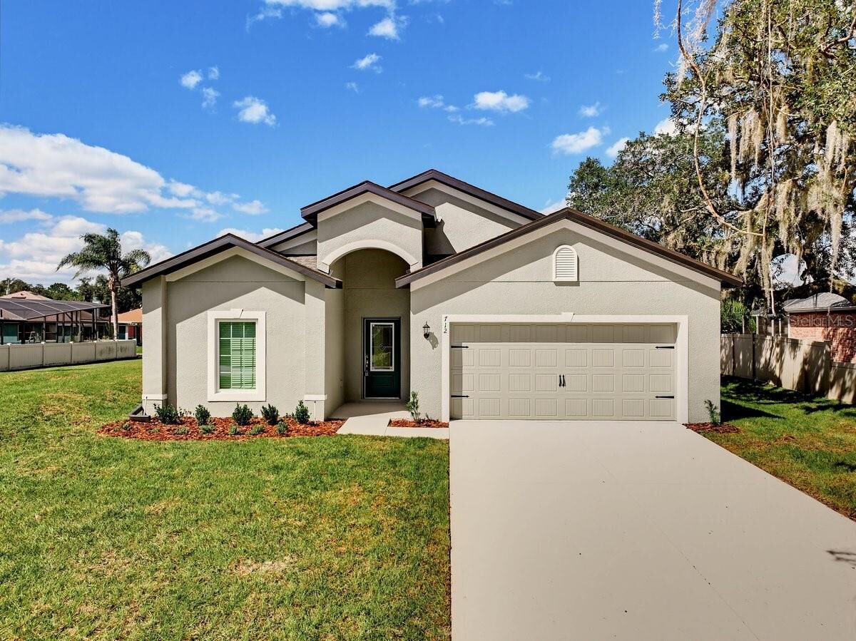 Property Photo: 712 Alderwood Avenue FL 32738