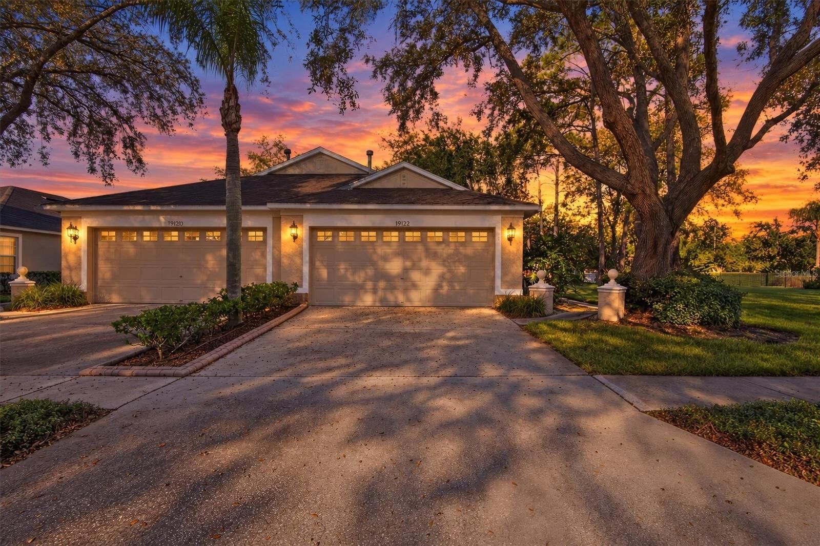 Property Photo:  19122 Doves Landing Drive  FL 33647 