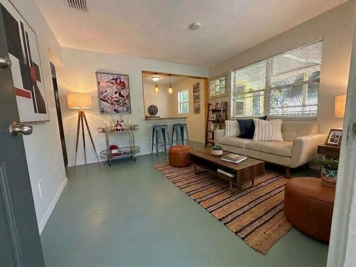 Property Photo: 2401 Quincy Street S FL 33711