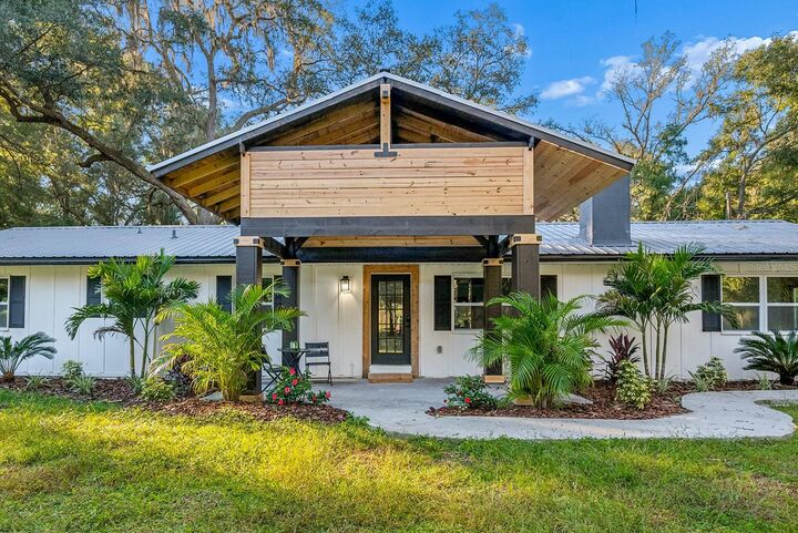 Property Photo:  7519 SE 30th Street  FL 32669 
