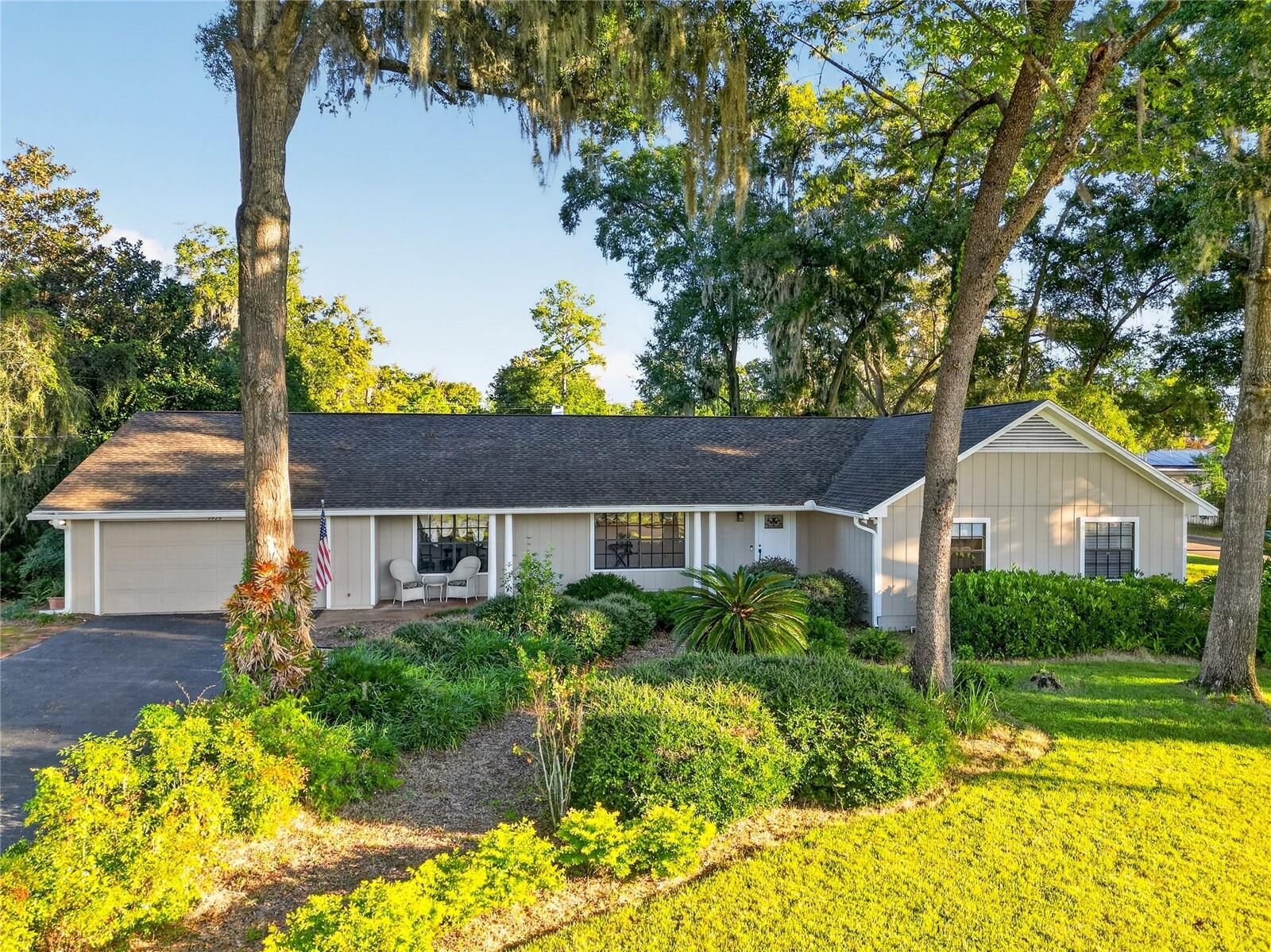 Property Photo: 3925 SE 17th Street FL 34471
