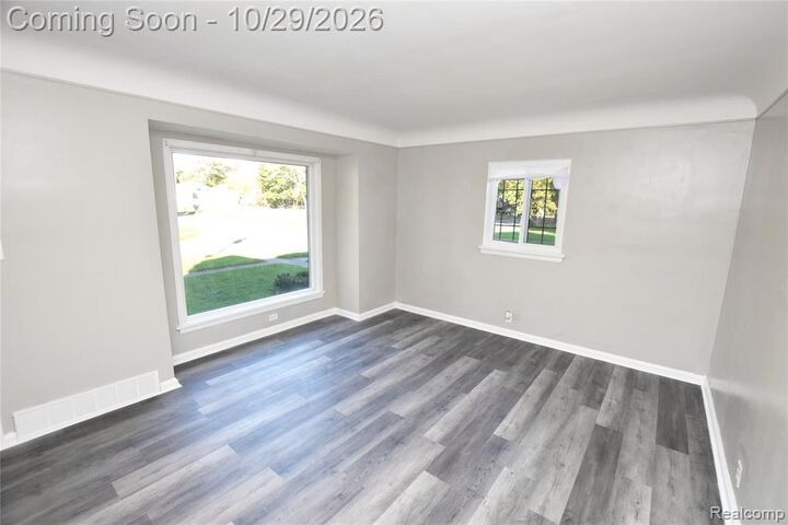 Property Photo: 5518 Winthrop Boulevard MI 48505 5137
