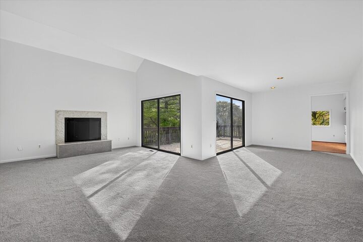 Property Photo:  9 Westbury Court  MI 48105-1411 