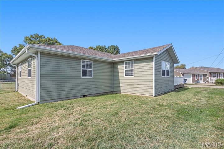 Property Photo:  1905 N Jackson Street  IL 62056 