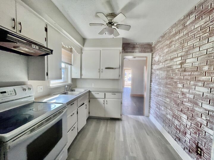 Property Photo: 1826 Spring Arbor Road MI 49203