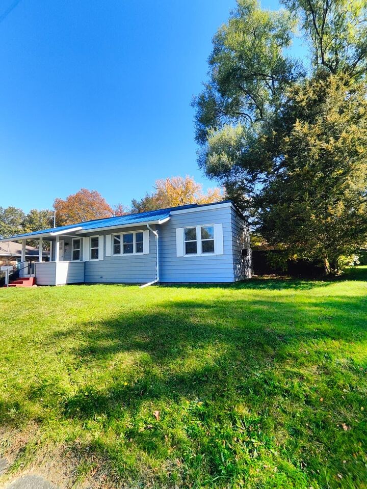 Property Photo:  37 S Mason Avenue S  MI 49037 