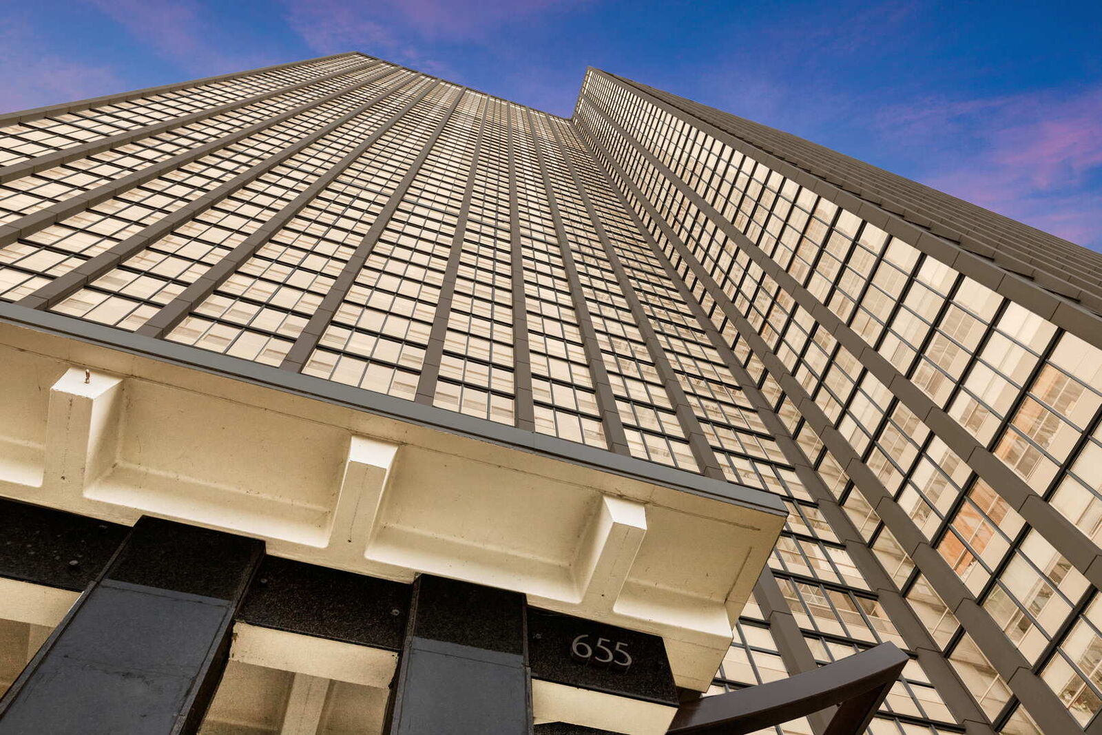 Property Photo:  655 W Irving Park Road 4011  IL 60613 