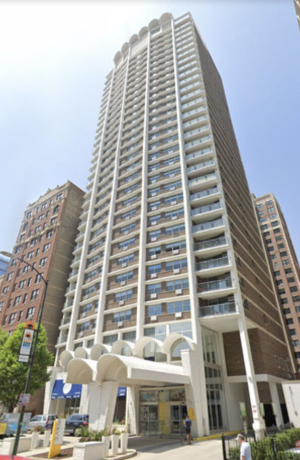 Property Photo: 420 W Belmont Avenue 8C IL 60657