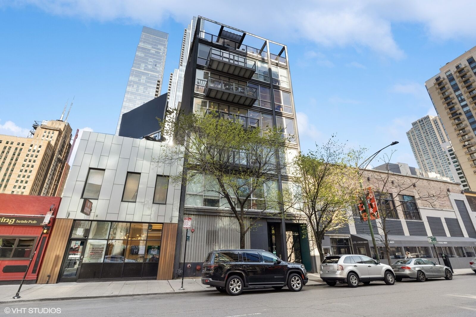 Property Photo:  747 N Clark Street 401  IL 60654 