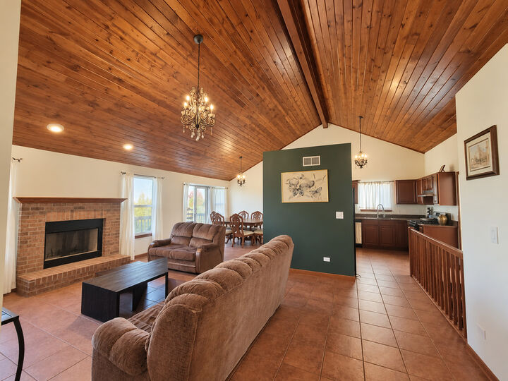 Property Photo: 1911 Sunshine Court IL 60099