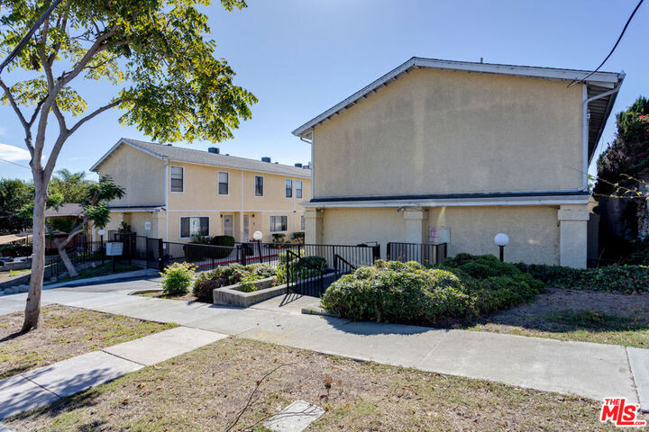 Property Photo: 578 Stepney Street CA 90302