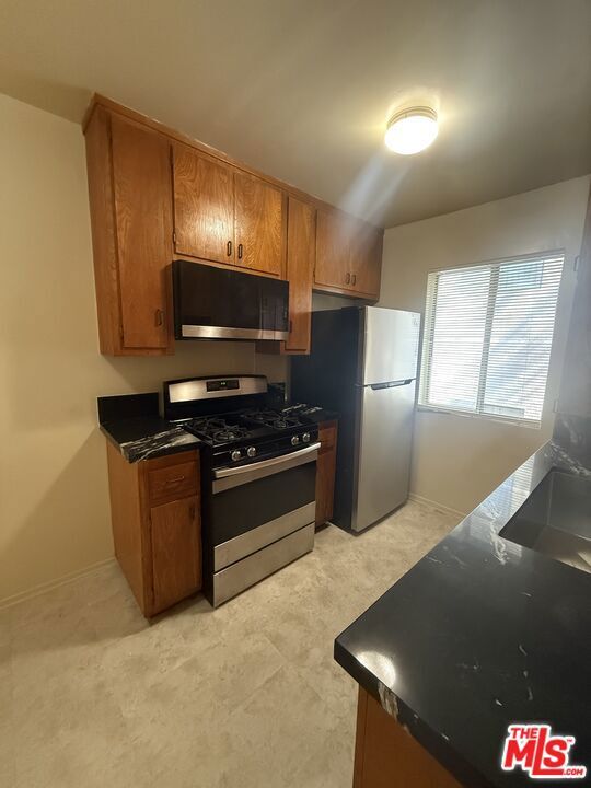 Property Photo:  1166 Amherst Avenue 6  CA 90049 
