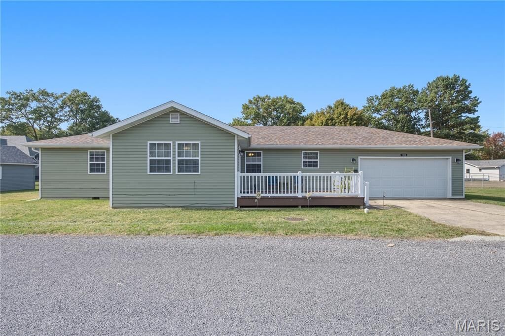 Property Photo: 1905 N Jackson Street IL 62056
