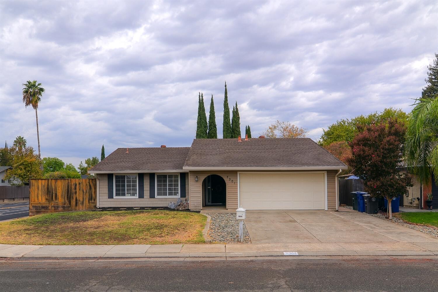 Property Photo: 7301 Parkvale Way CA 95621