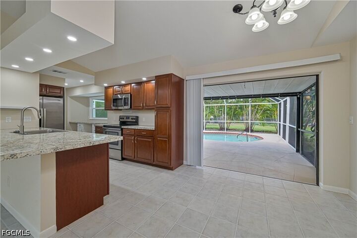 Property Photo:  915 SW 31st Terrace  FL 33914 