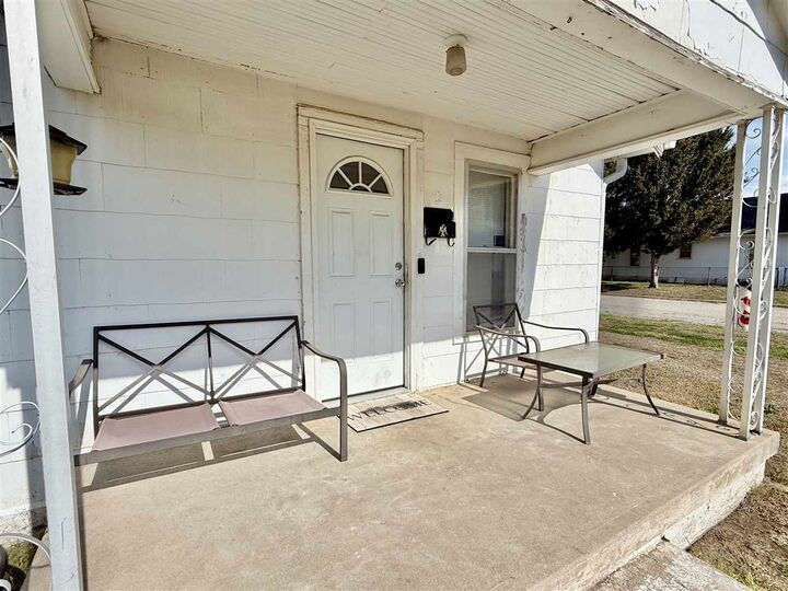 Property Photo:  902 W College Avenue  OK 74631 