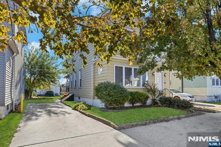 Property Photo:  470 Chestnut Street  NJ 07032 