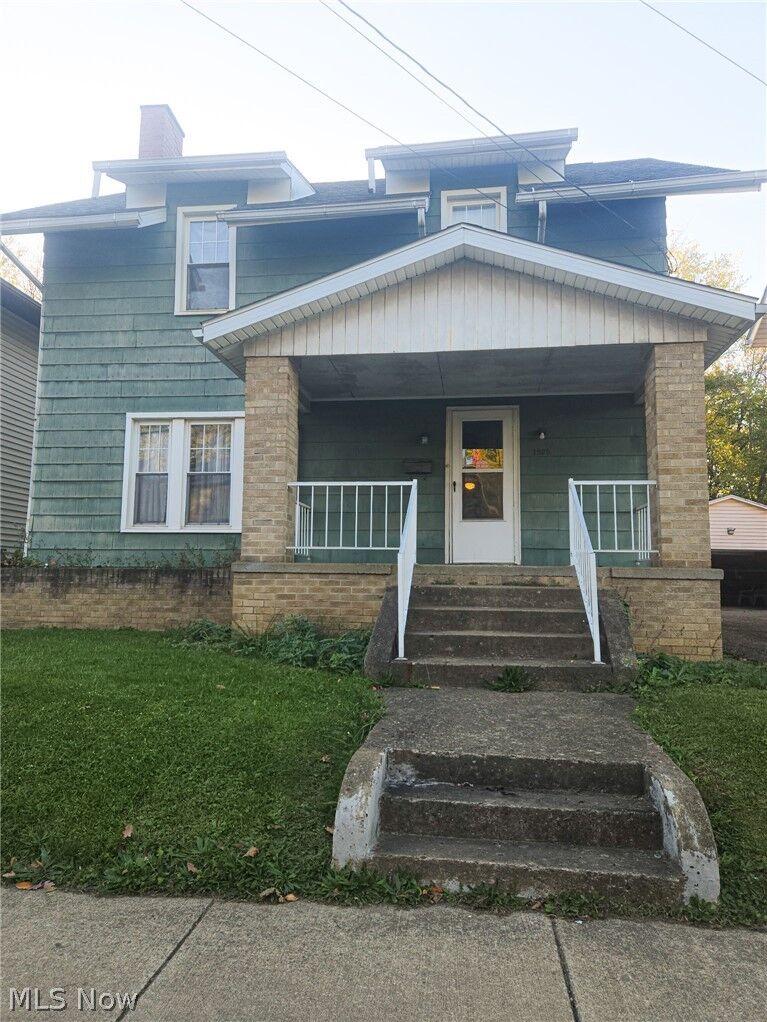 Property Photo: 1825 Grace Avenue NE OH 44705