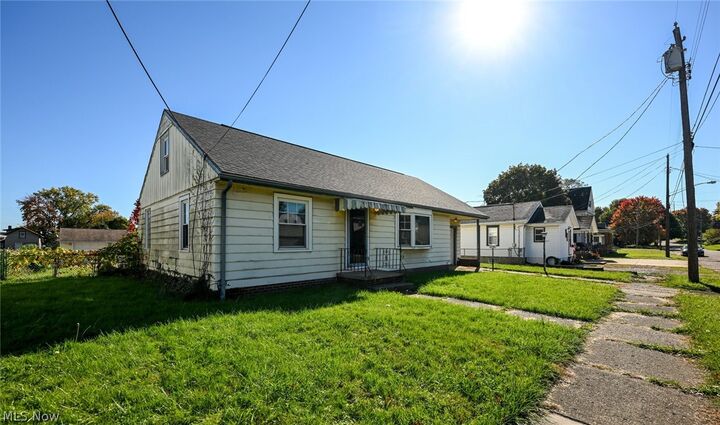 Property Photo: 1624 Tanner Avenue SW OH 44706