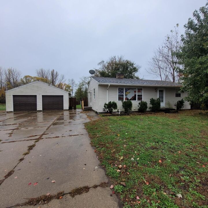 Property Photo:  1112 8th Avenue N  MN 56081 