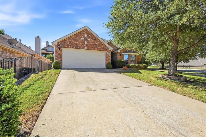 Property Photo:  819 Mustang Drive  TX 75069 