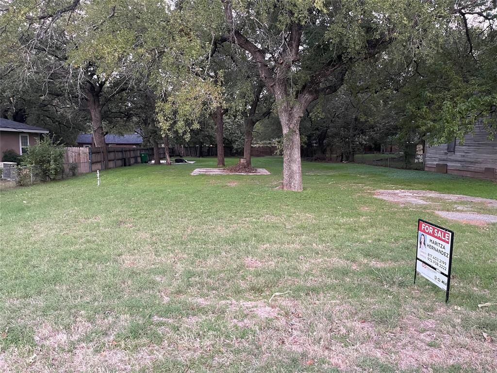 Property Photo: 1406 N Business 287 TX 76234