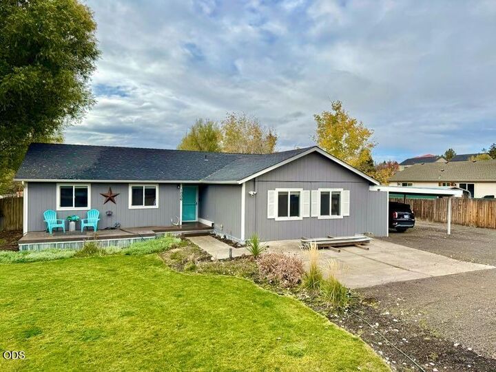 Property Photo: 1006 NE Mountain Ash Road OR 97754