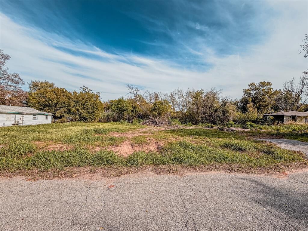 Property Photo: 913 SW 5th Street OK 73005