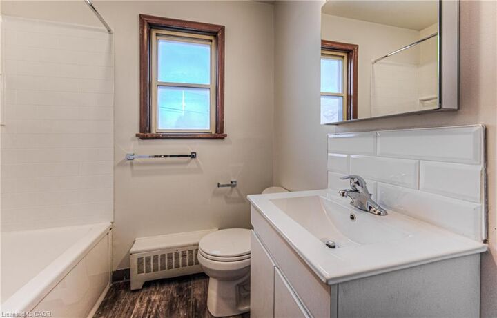Property Photo:  5 Heiman Street 2  ON N2M 3L5 