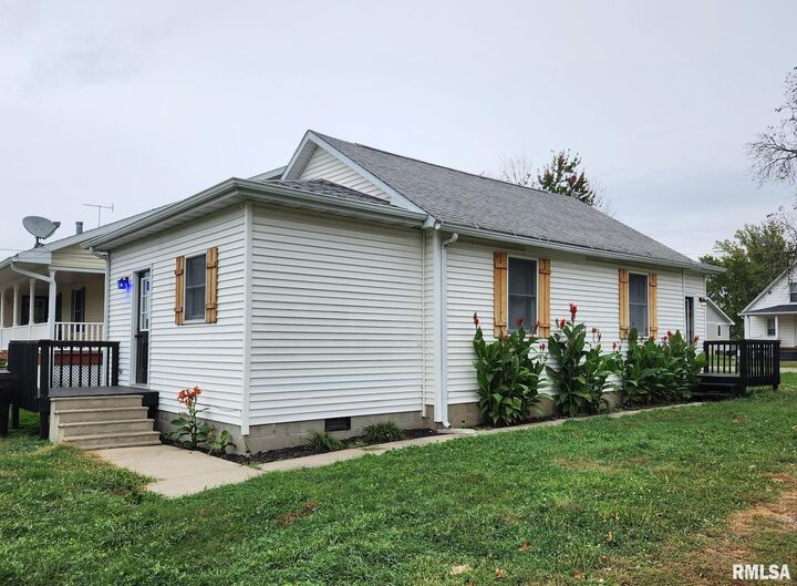 Property Photo: 1701 N Logan Street IL 62656