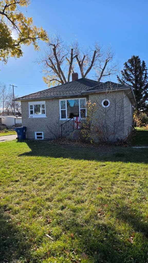 Property Photo: 112 2 Avenue NE AB T0K 1M0