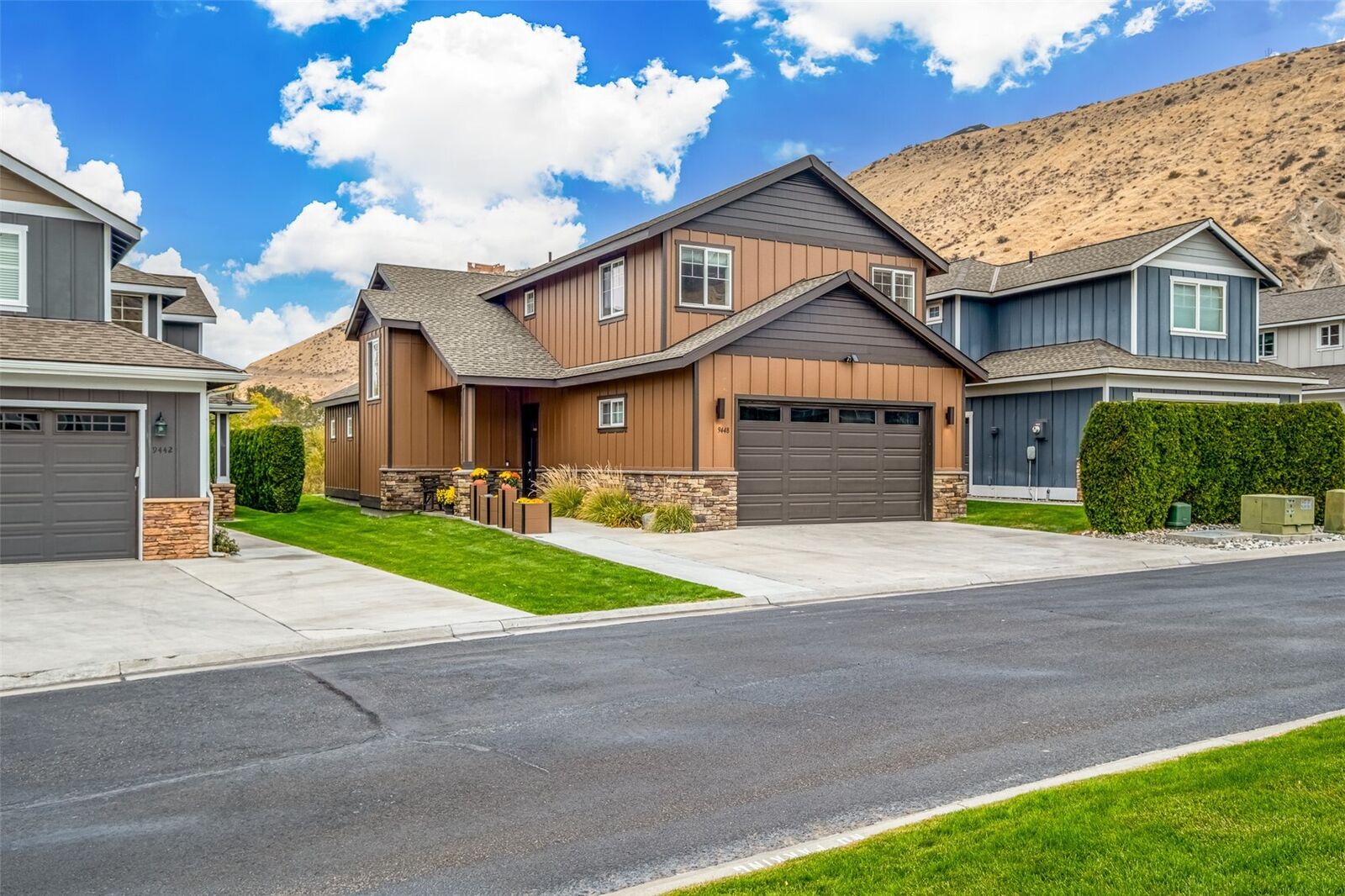 Property Photo: 9448 Yakima Lane NW WA 98848