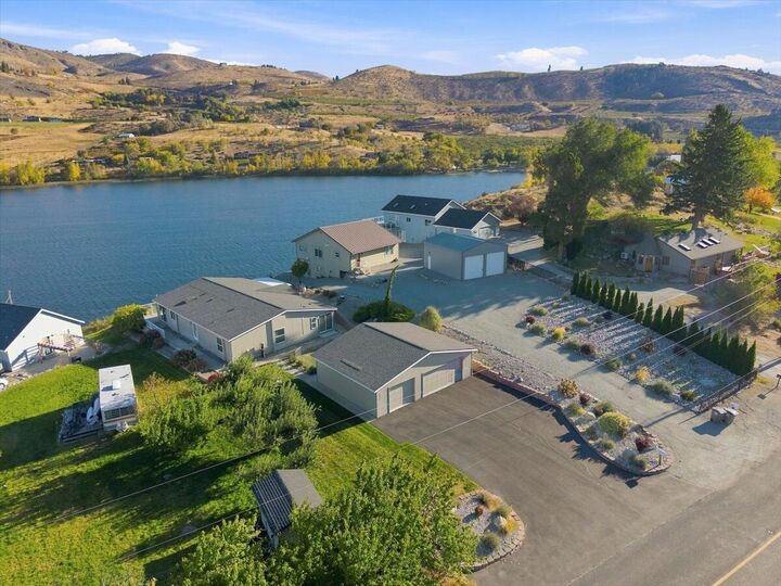Property Photo: 4116 Wapato Lake Rd WA 98831