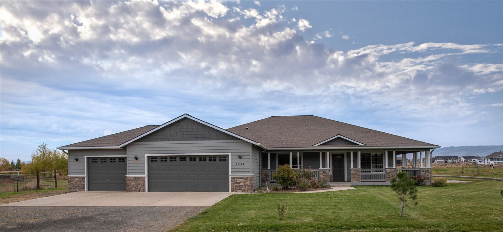 Property Photo:  261  El Bronco Lane  WA 98926 