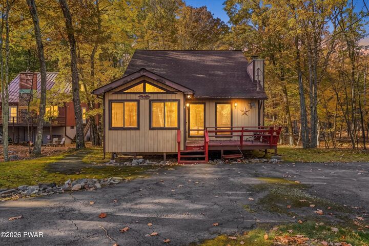 Property Photo: 106 Hawk Court PA 18324