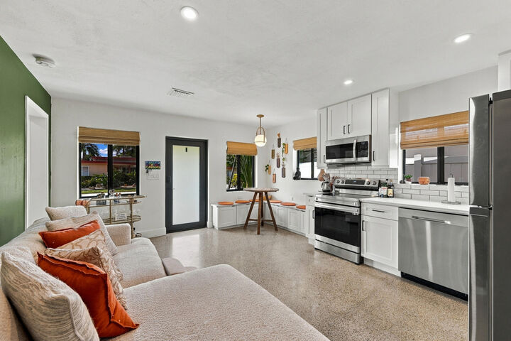 Property Photo:  501 NW 25th Street A  FL 33311 