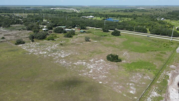 Property Photo:  23100 NE 48th Avenue  FL 34972 