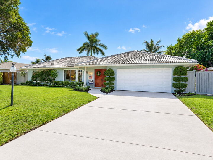 Property Photo:  1320 SW 26th Avenue  FL 33426 