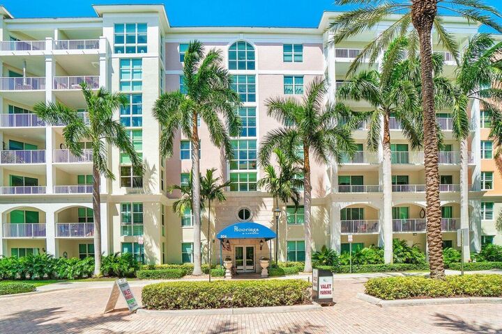Property Photo: 806 E Windward Way 301 FL 33462