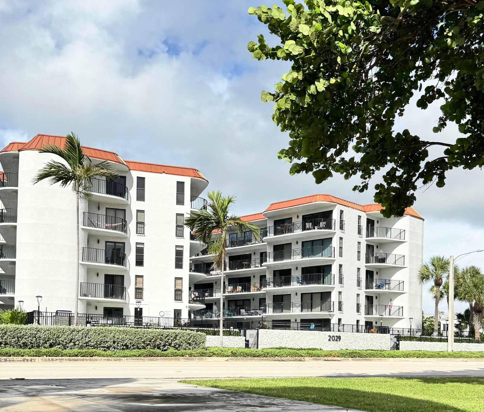 Property Photo:  2029 N Ocean Boulevard 105  FL 33305 
