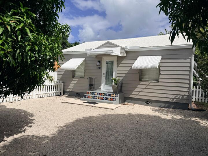 Property Photo:  629 SE 4th Avenue Front  FL 33483 