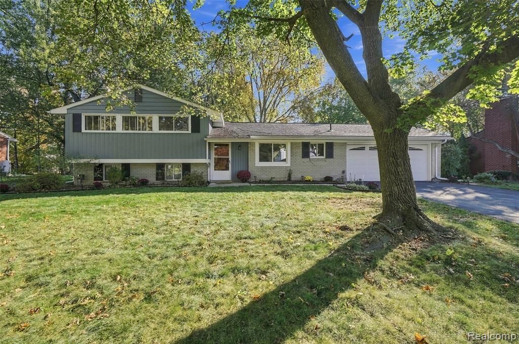 Property Photo: 32305 Chesterbrook Street MI 48334