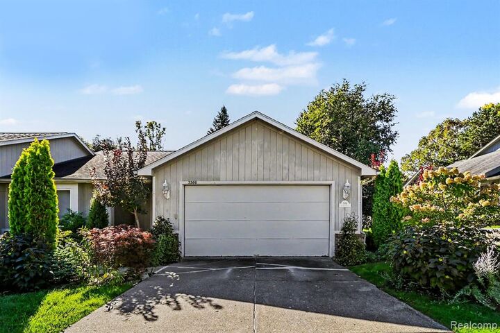 Property Photo: 5566 Hickory Circle MI 48433