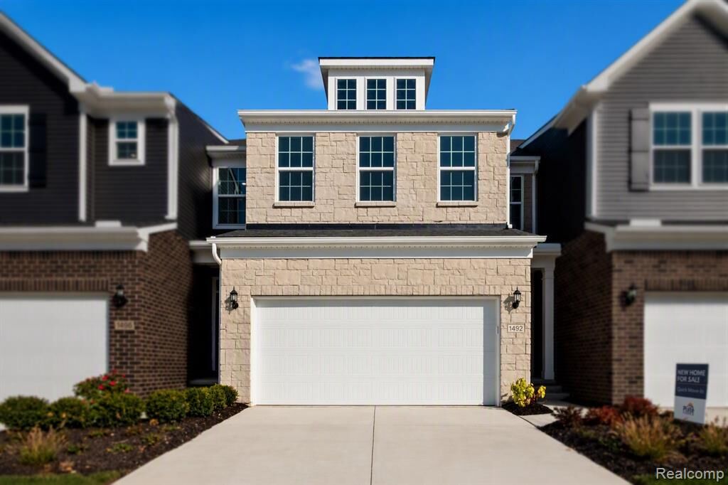 Property Photo:  1535 Superior Drive  MI 48381 