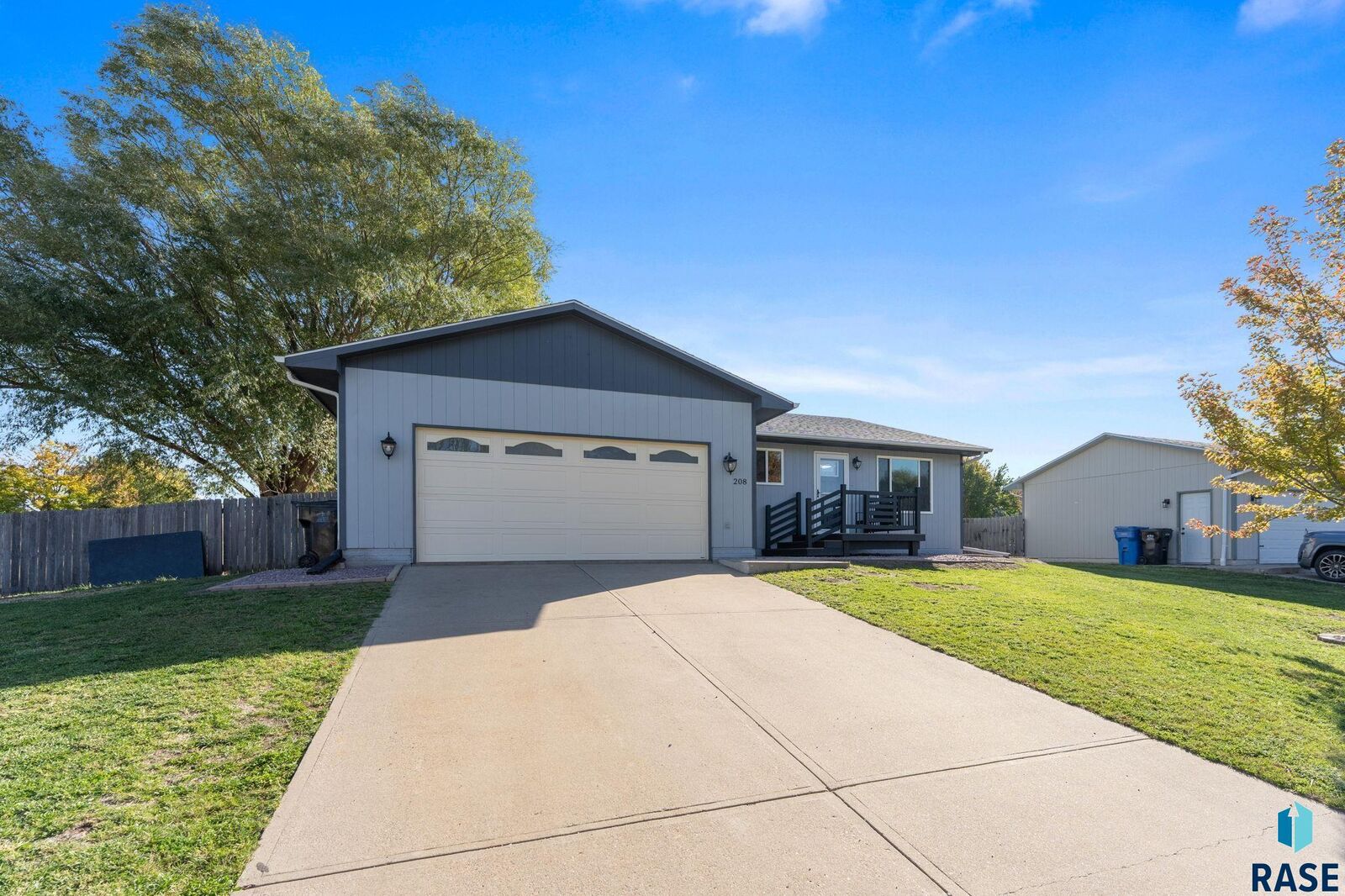 Property Photo: 208 N Steven St SD 57077