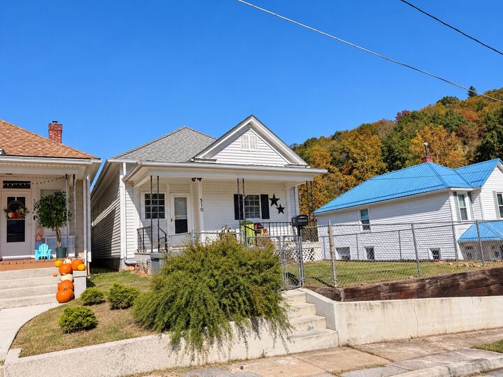 Property Photo:  510 Court St  VA 24422 