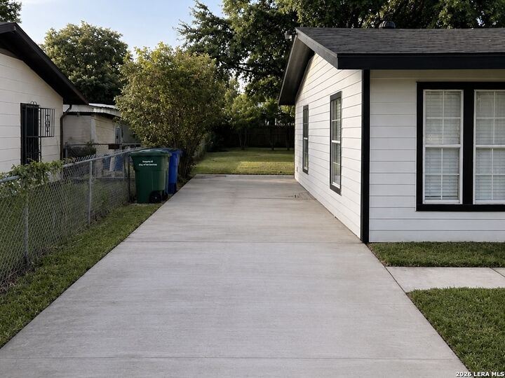 Property Photo: 275 Wahrmund Ct TX 78223
